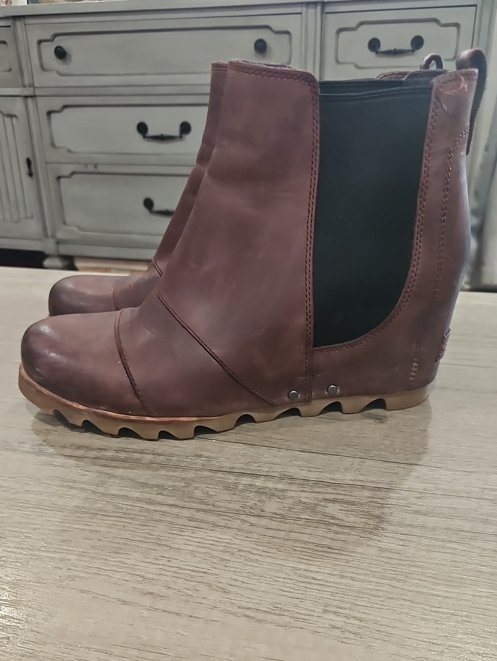 Sorel Women's Lea Wedge ankle boots in a rich redwood leather women's size 8.5